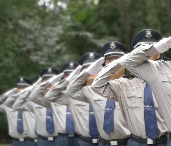 物業(yè)保安是物業(yè)管理中維護(hù)小區(qū)、商業(yè)綜合體、寫(xiě)字樓等場(chǎng)所公共安全和秩序的重要力量